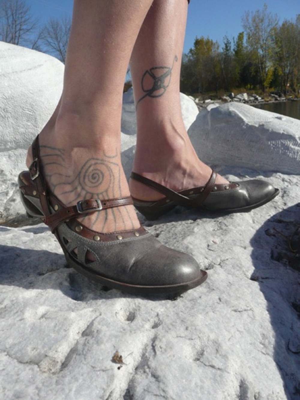 John Fluevog Freedom Cleo Metallic Gray Mary Jane Leather Strap Slingback Flats